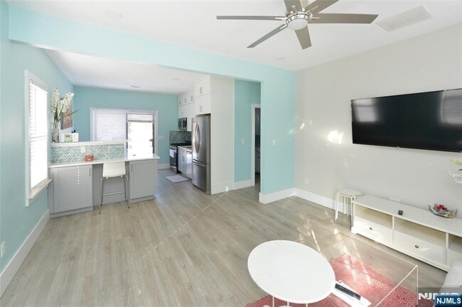 Building Photo - 117 Lake St