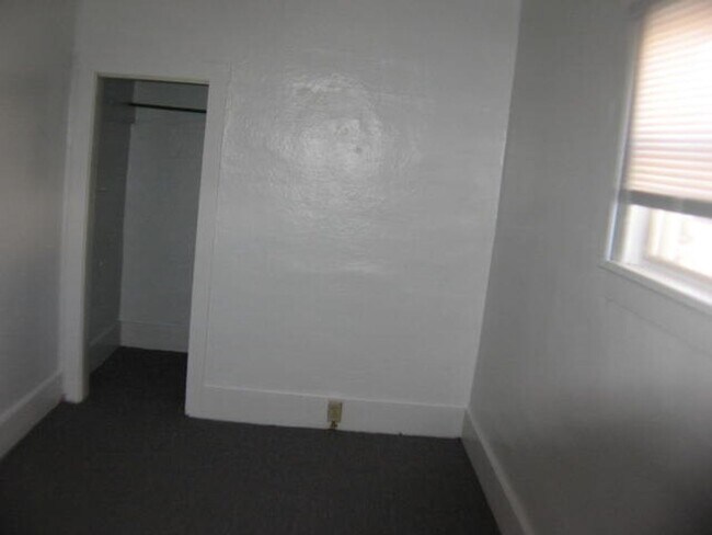 Foto del edificio - ALL PROSPECTIVE TENANTS MUST SUBMIT A $58 NON-REFUNDABLE APPLICATION FEE PER APPLICANT ONLINE AND...