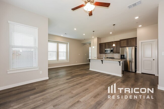 Foto del edificio - 3016 Whitetail Ln