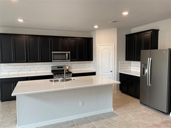 Building Photo - 4974 Millican Dr