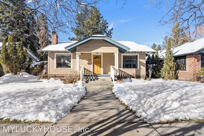 Building Photo - 3 br, 2.5 bath House - 711 NW Broadway Street