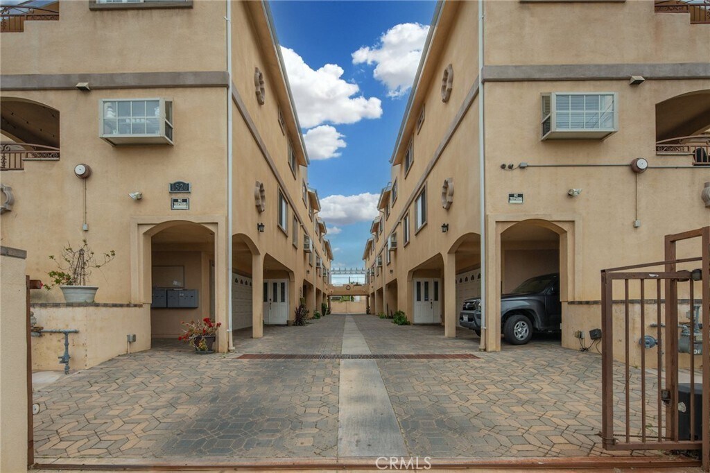 Foto del edificio - 1520 W 227th St