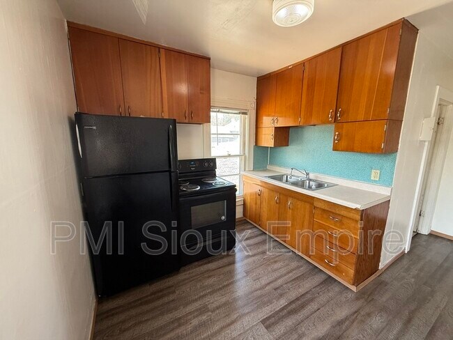 Foto del edificio - 734 W 10th St