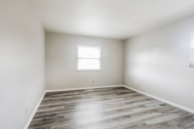 Building Photo - Wonderful Brick Ranch!