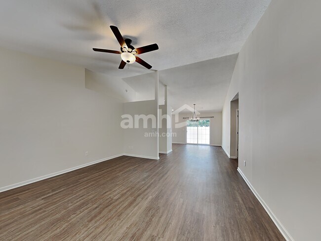 Foto del edificio - 651 Grover Dr