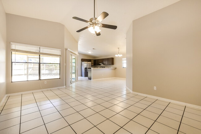 Foto del edificio - 338 Hearth Ln