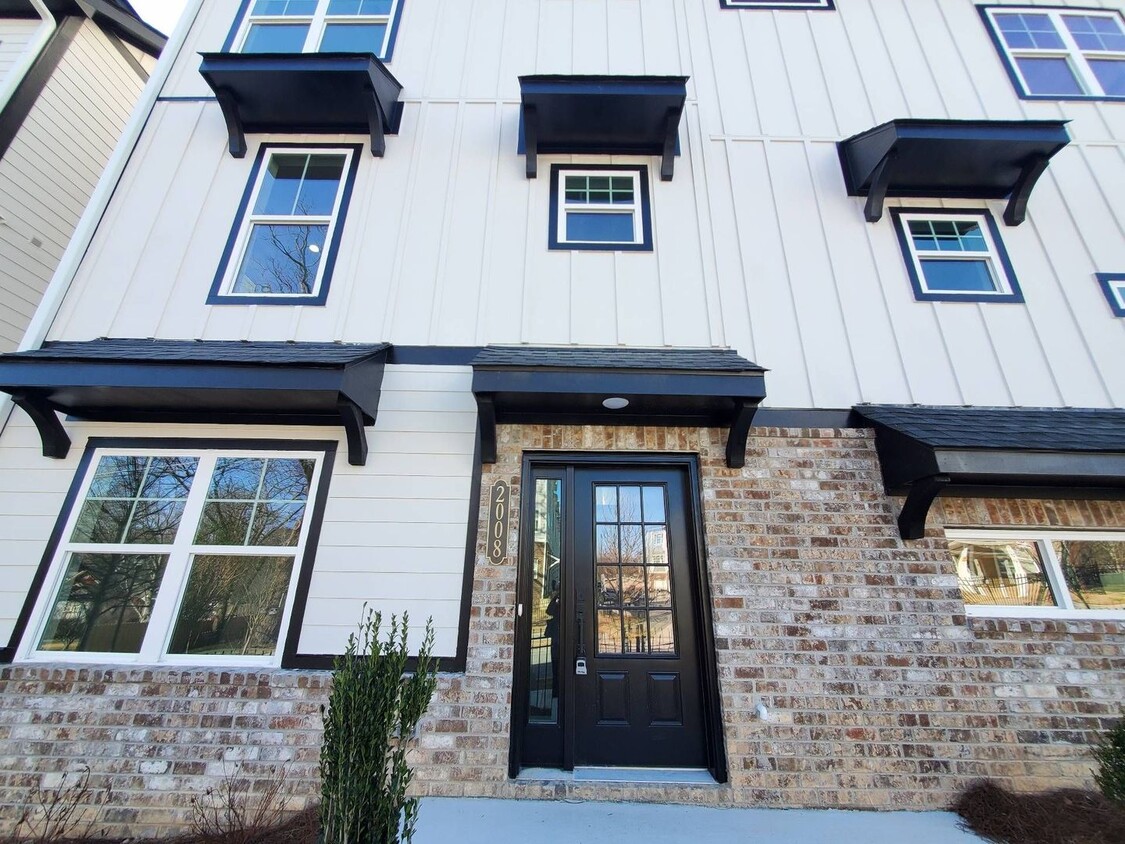 Primary Photo - BEAUTIFUL TOWNHOMES IN ATLANTA