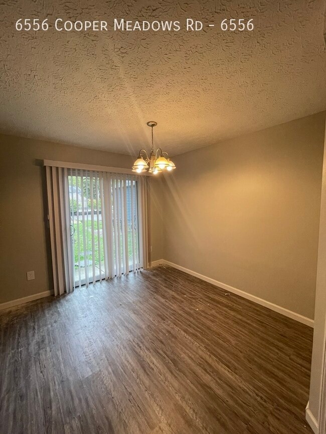 Building Photo - Newly Renovated 2bd / 2.5bath Townhome