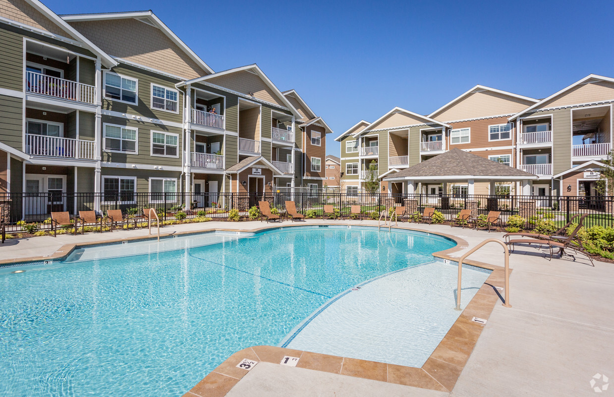 Piscina con terraza para broncearse - The Landing at Vancouver