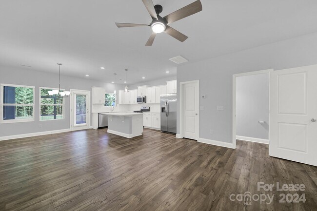 Building Photo - 208 Bella Ln