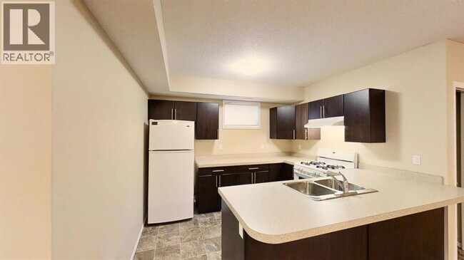 Building Photo - 11207-11298 98 St