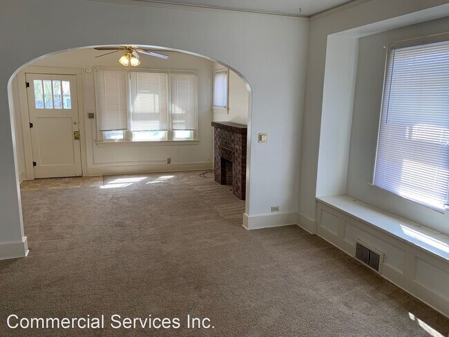 Building Photo - 3 br, 1.5 bath House - 1234 S. Oak
