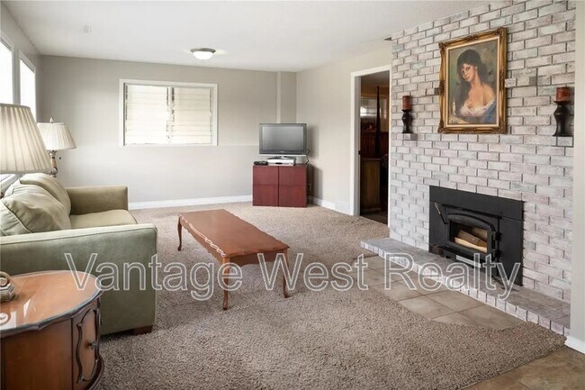 Photo du bâtiment - 2450 Collingwood Rd