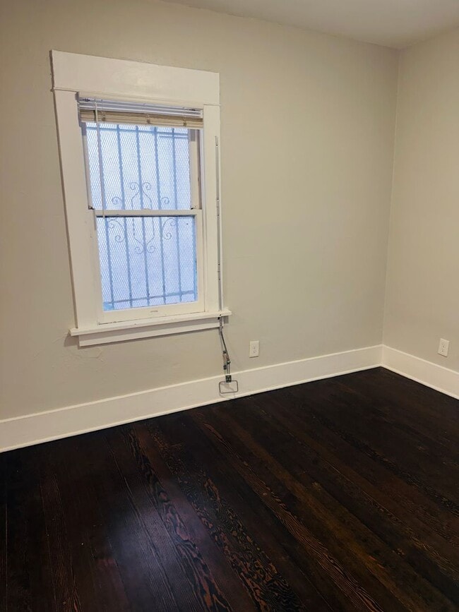 Building Photo - 307