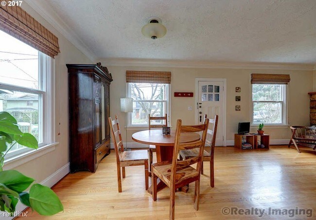 Building Photo - 2 br, 1.5 bath House - 4420 SE Bybee Blvd
