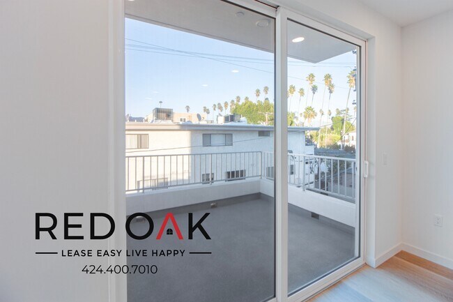 Foto del edificio - Sun-Drenched Two Bedroom Featuring Large P...