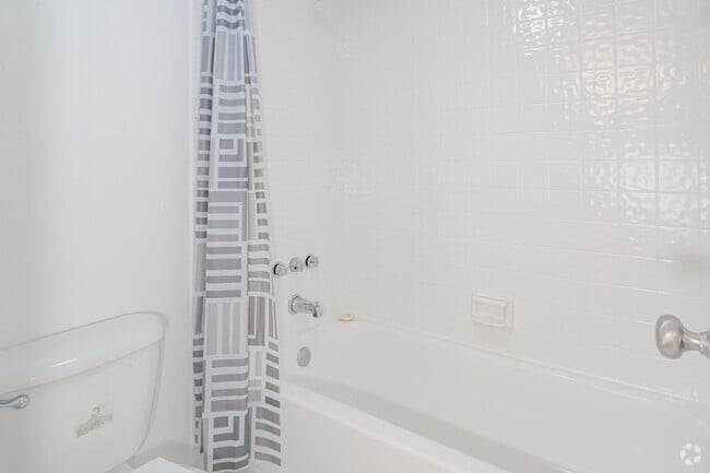 2BR, 2BA - 1,000SF - Hawaiian Palms