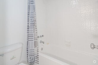2BR, 2BA - 1,000SF - Hawaiian Palms