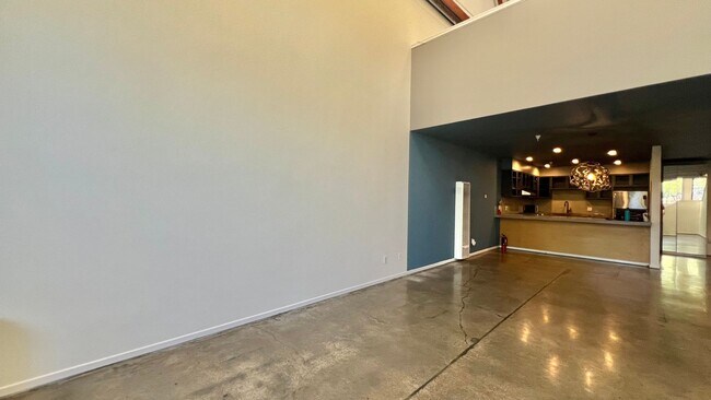 Building Photo - Huge, Modern, and Stylish Loft – Vibrant L...