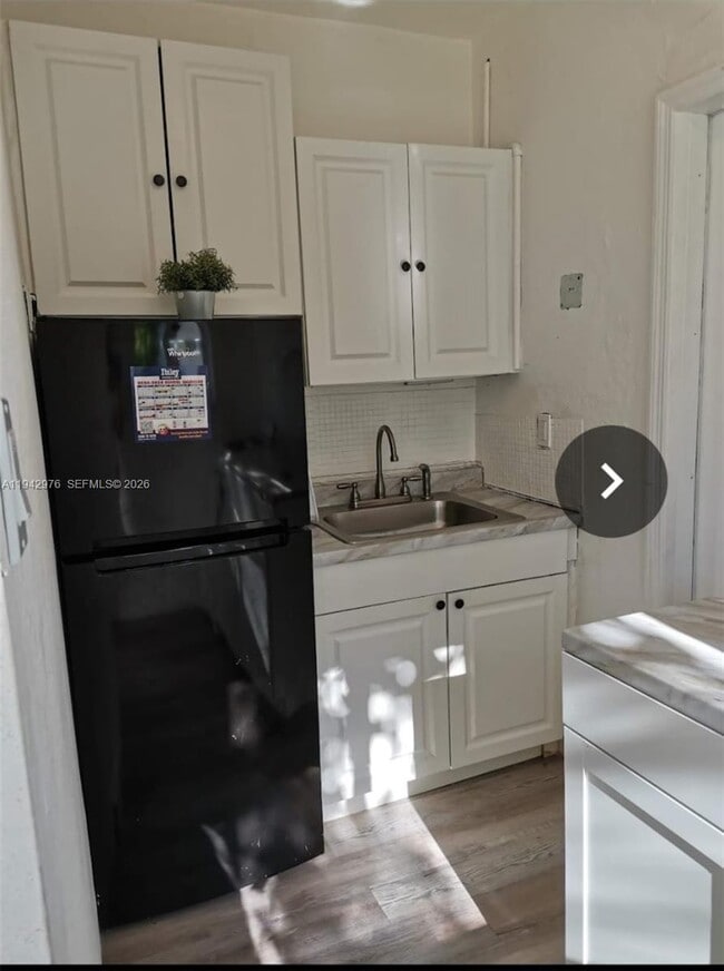 Foto del edificio - 406 Foster Rd