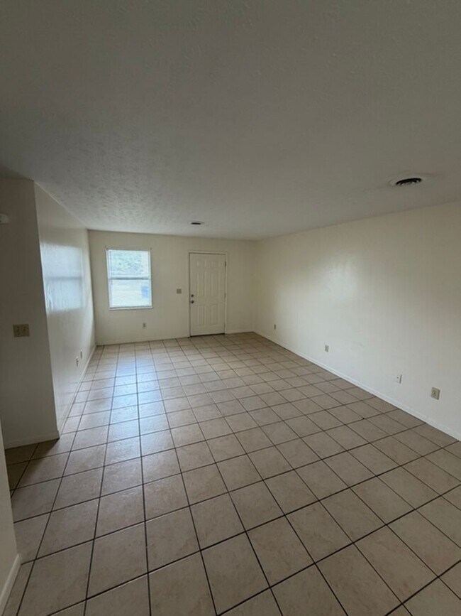 Foto del edificio - 1533-1539 Meadow Spring Dr