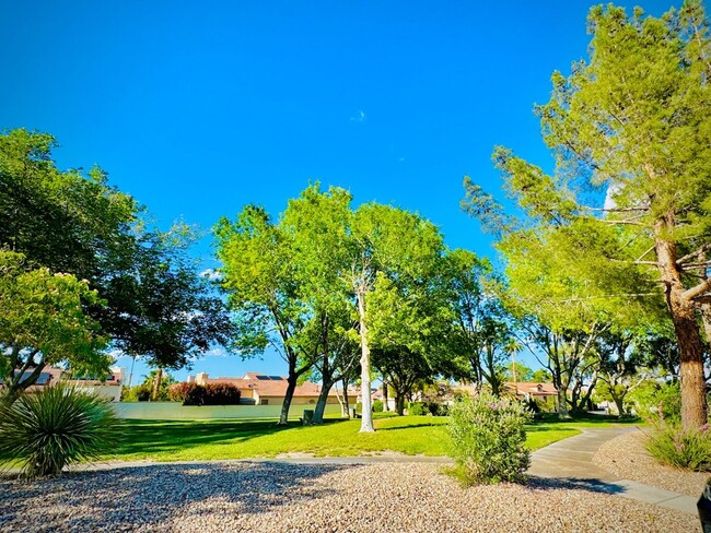 Foto del edificio - WONDERFUL 3 BEDROOM SINGLE STORY HOME IN T...