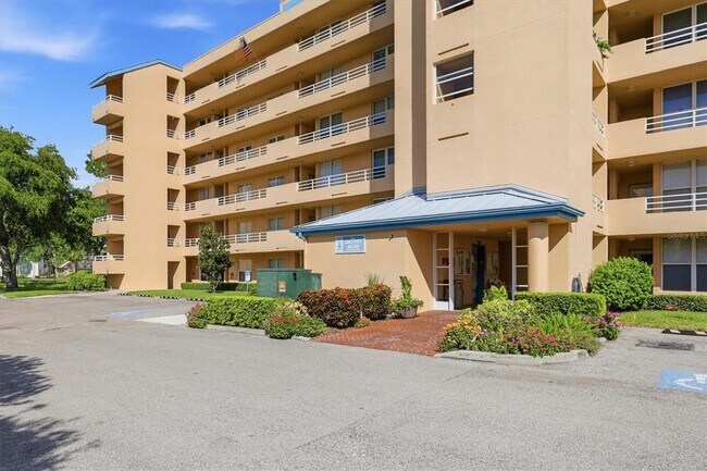 Foto del edificio - 4570 Pinebrook Cir