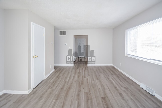 Foto del edificio - 2412 N Lesley Ave