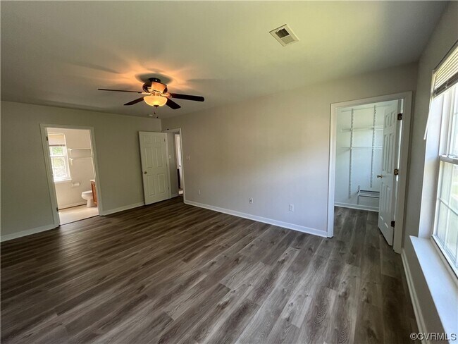 Building Photo - 2120 Pine Glen Ct