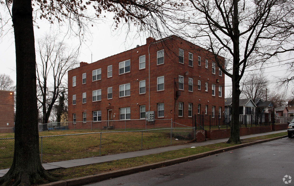 Building Photo - 3222 E St SE