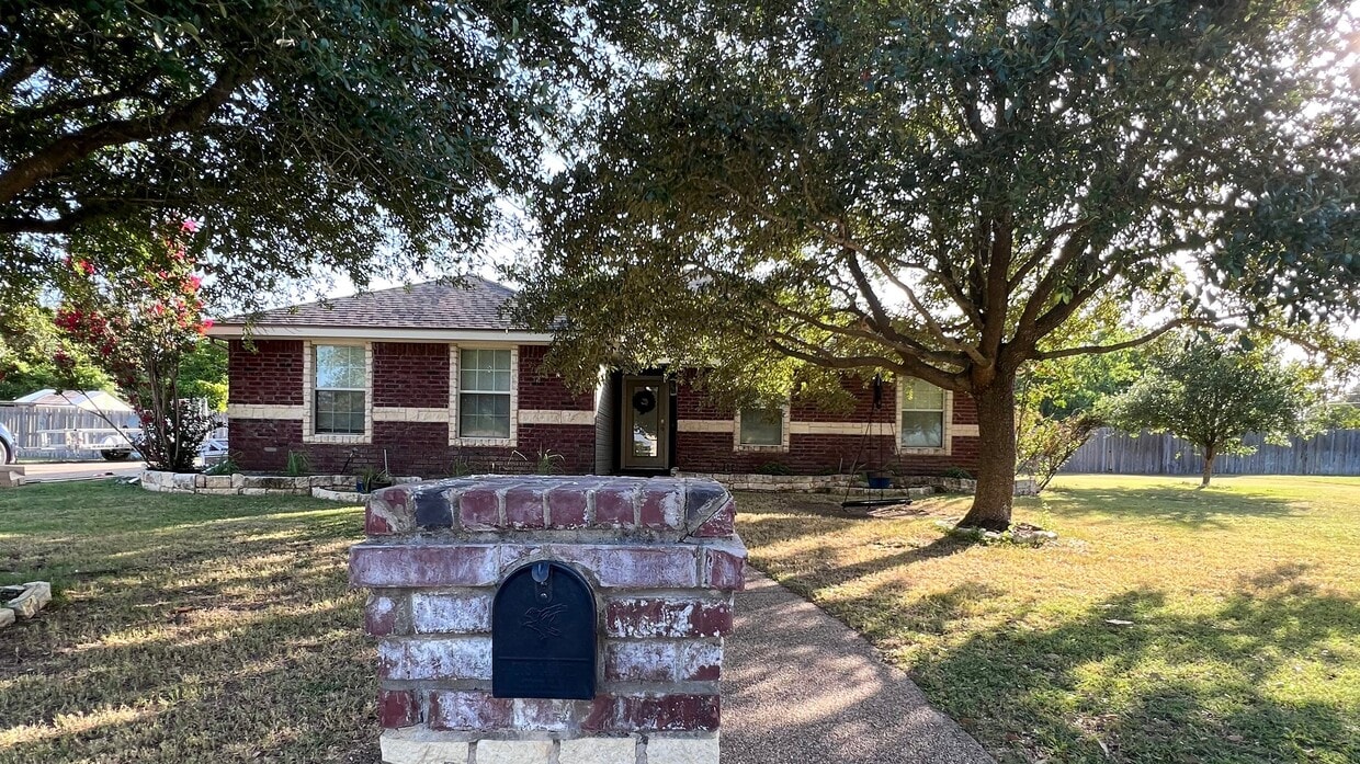 146 Sunrise Ln, McGregor, TX 76657 House Rental in McGregor, TX