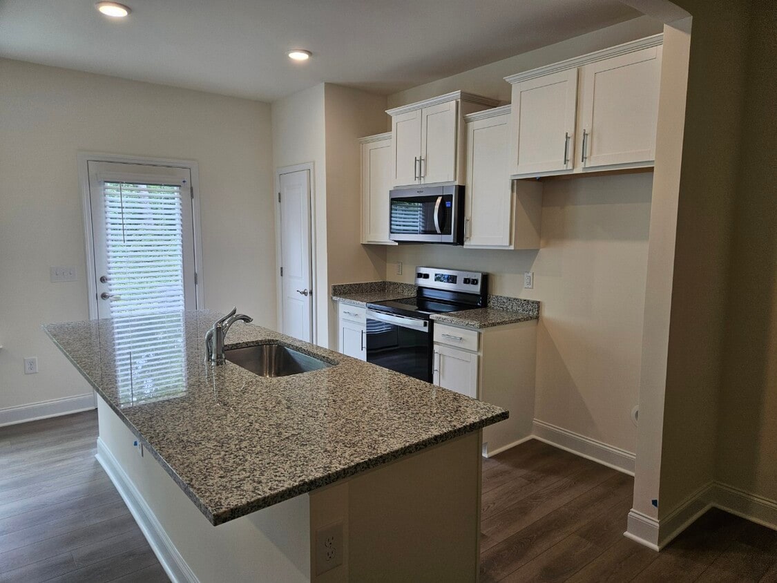 Foto principal - 112 Lavender Ln