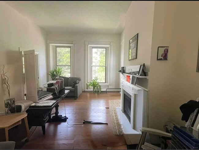 Building Photo - 72 3rd St