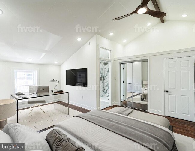 Building Photo - 382 Martin St