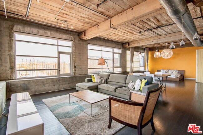 Foto del edificio - 530 S Hewitt St