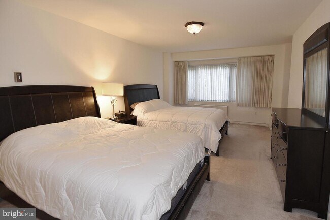 Foto del edificio - 4201 Cathedral Ave NW