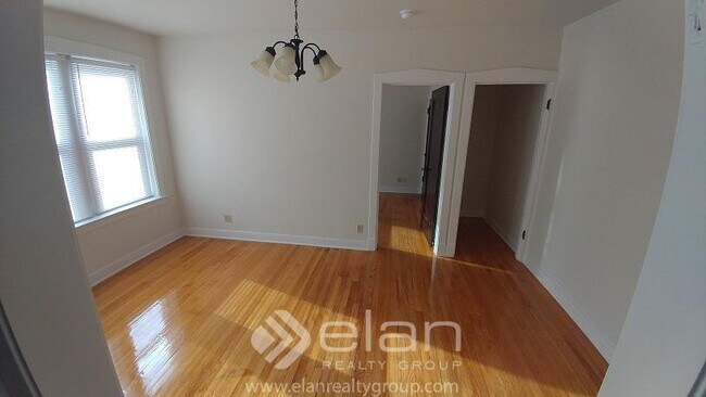 Foto del edificio - 3121 W Foster Ave
