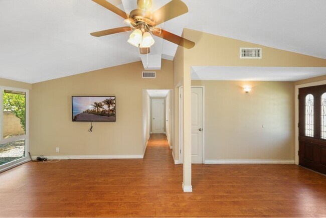 Foto del edificio - 526 N Emerald Dr