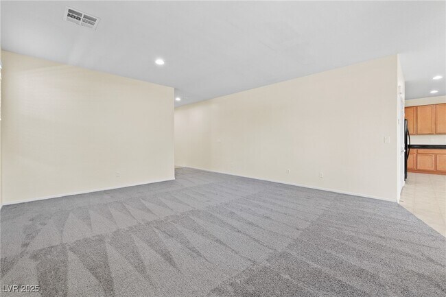 Building Photo - 10581 Hamdem Ave