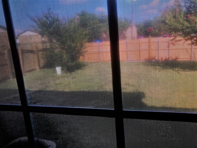 Huge Backyard - 1706 SE 14th St