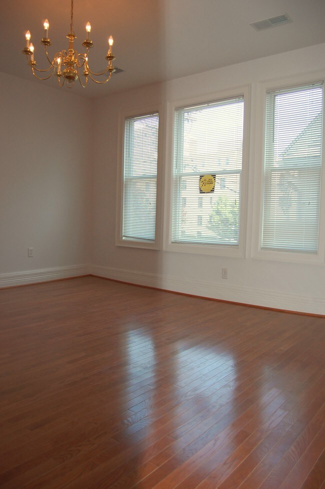 Comedor grande - 485 Elmwood Ave