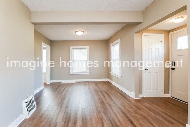 Foto del edificio - 4195 West 226th Street