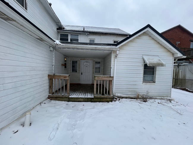 Building Photo - 102 S Main St