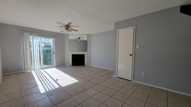 Building Photo - 8714 Victorian Village Dr