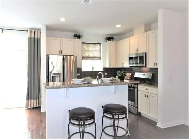 Building Photo - 502 Lexington Ln