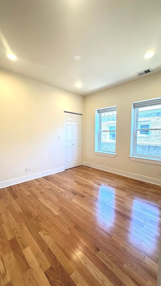 Foto del edificio - 1145 W Lunt Ave