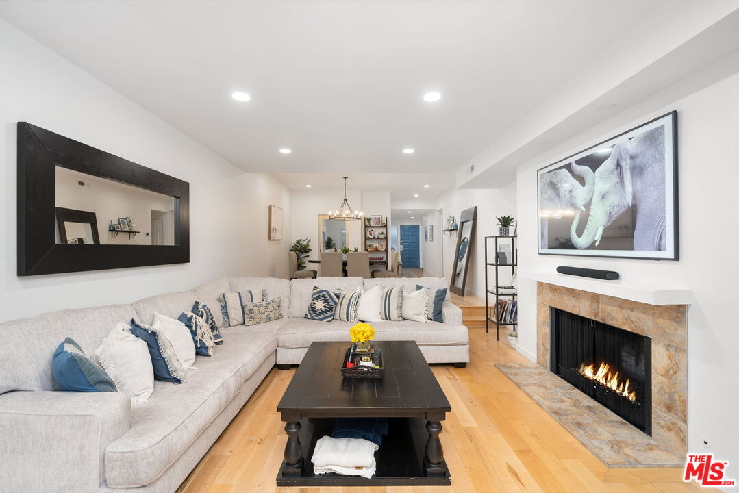 4338 Redwood Ave Unit B213, Marina del Rey, CA 90292 Room for Rent in