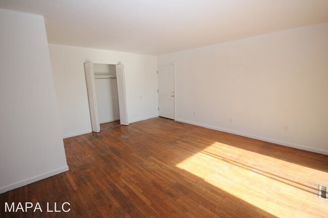 Building Photo - 118 S Parke St