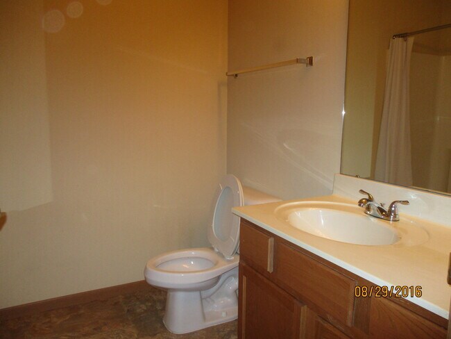 Building Photo - 6935 70th Ct