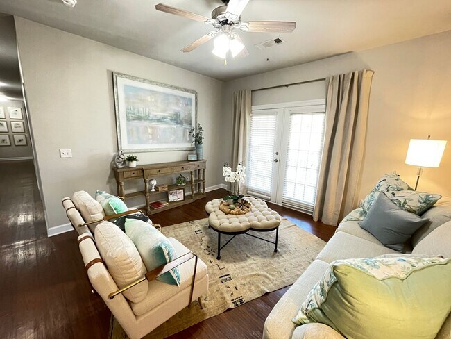 Foto del edificio - 3BD/3BA For Rent In Bluffs East